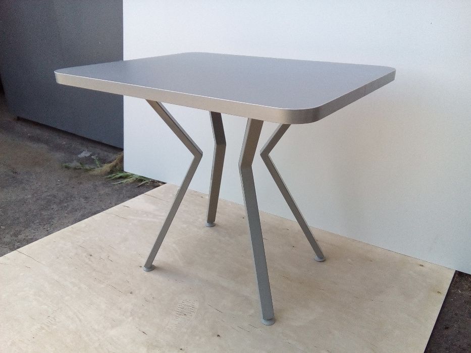 Стол в стиле лофт