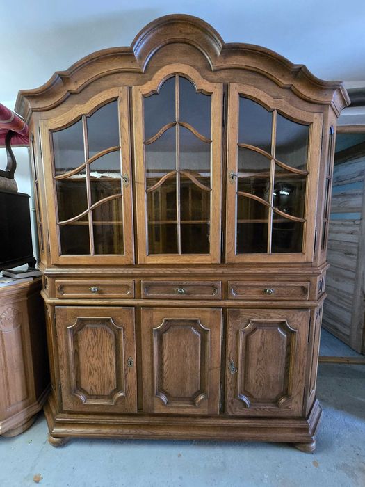 Sprzedam piękną dębową witrynę