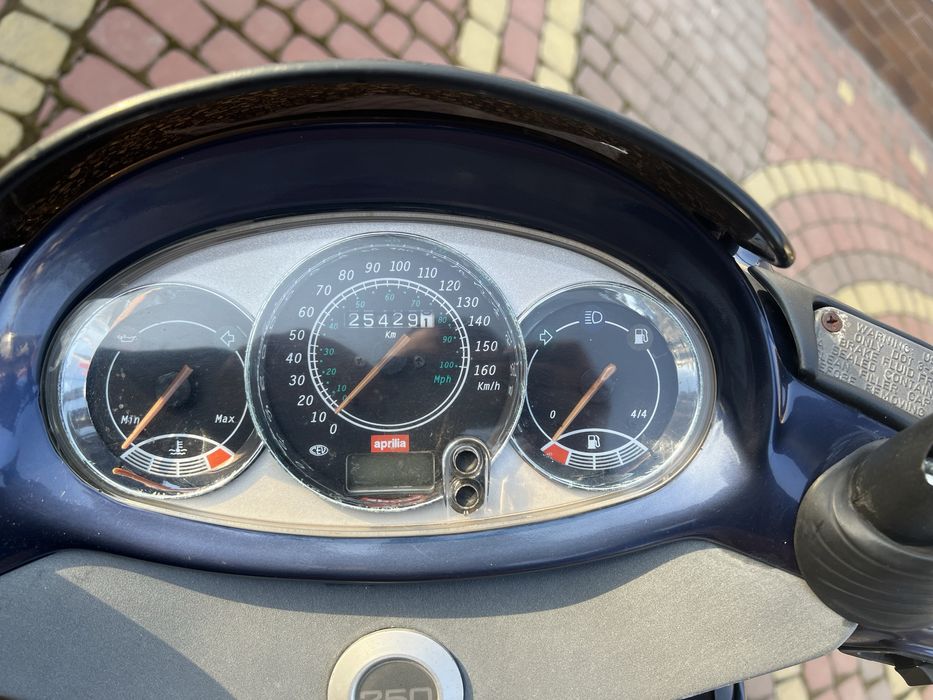 Aprilia leonardo 250(yamaha majesty 250) торг