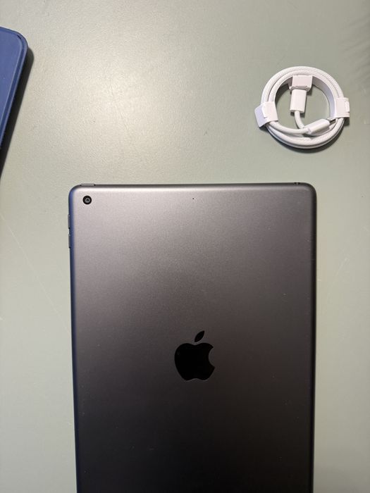 Apple iPad 10.2”  8a Geração 2020