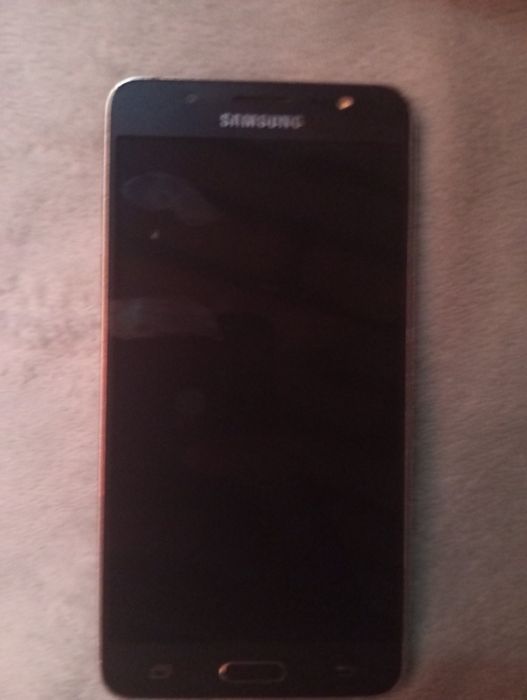 "[Modelo]" pelo nome do telemóvel (ex: Galaxy J5, Galaxy A21s). Um título descritivo atrai mais cliques.