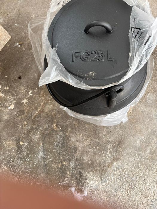 Panela de Ferro Fundido 25L (Trípode)