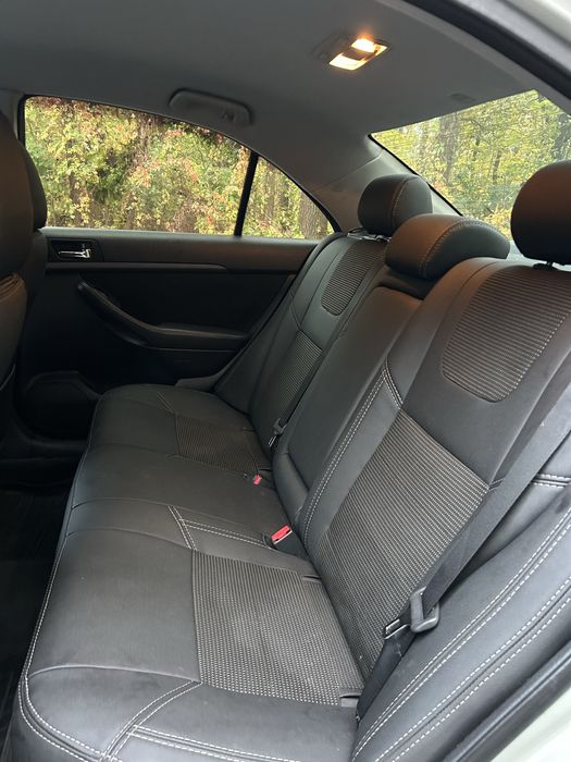 Toyota avensis..