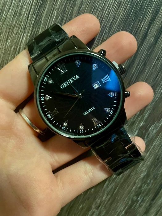 Стильний наручний годиник