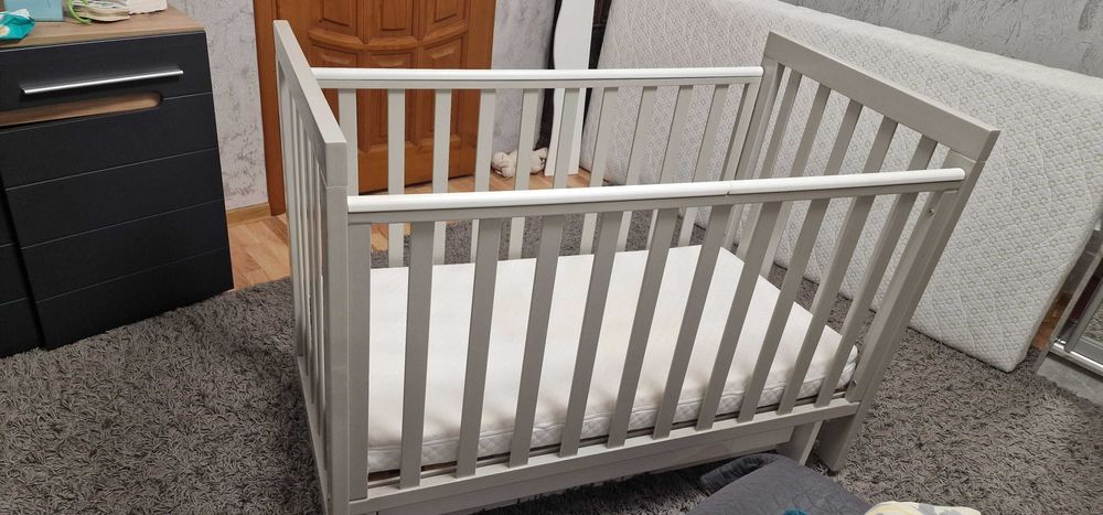 Дитяче ліжечко колиска з матрацом