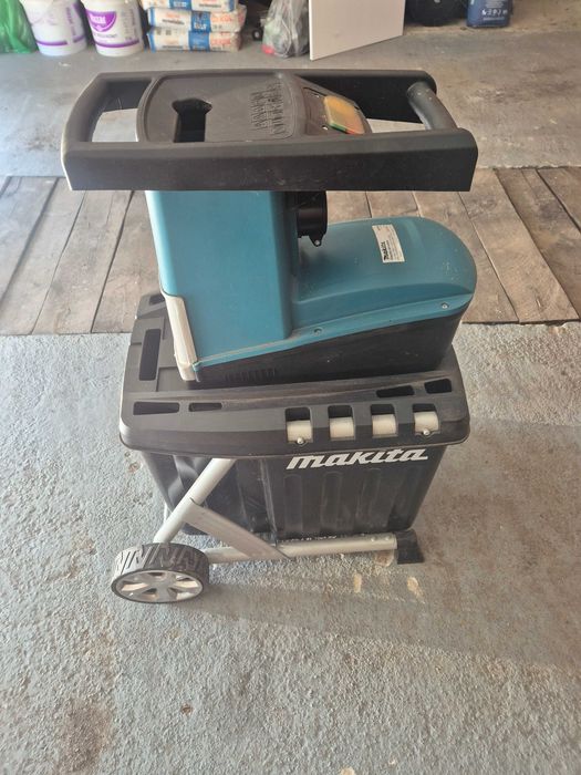 Rozdrabniacz do gałęzi Makita UD2500