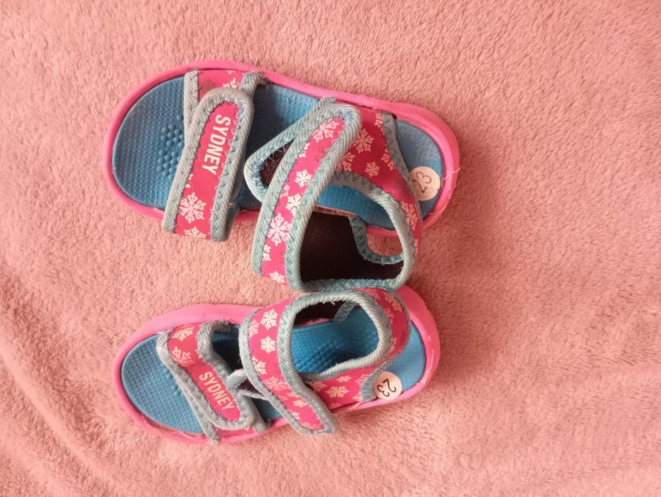 Отдам сандали для девочки