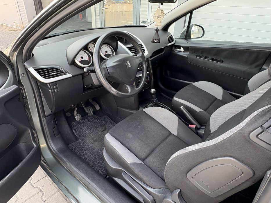 Peugeot 207 1.4 benzyna 2009r klima
