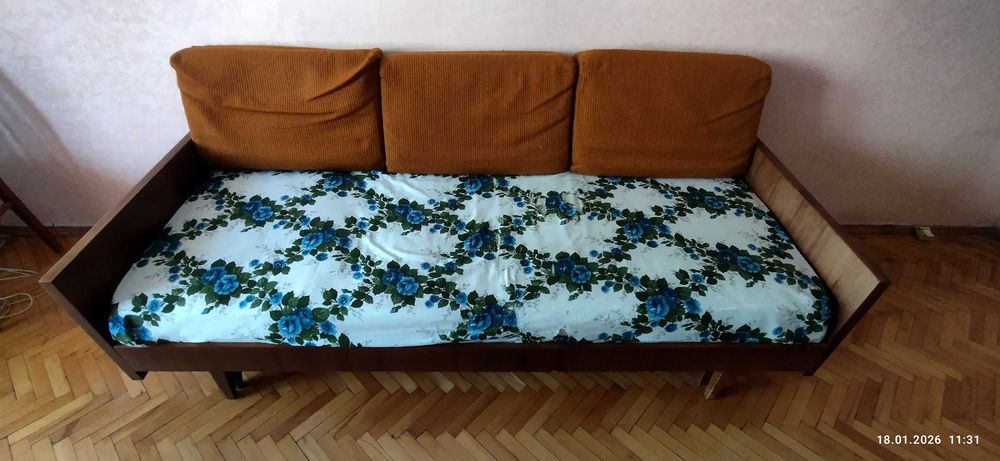 Диван в гарному стані