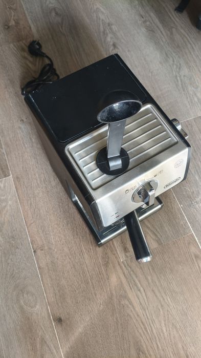 Кофеварка рожковая DELONGHI ECP 33.21 BK Silver