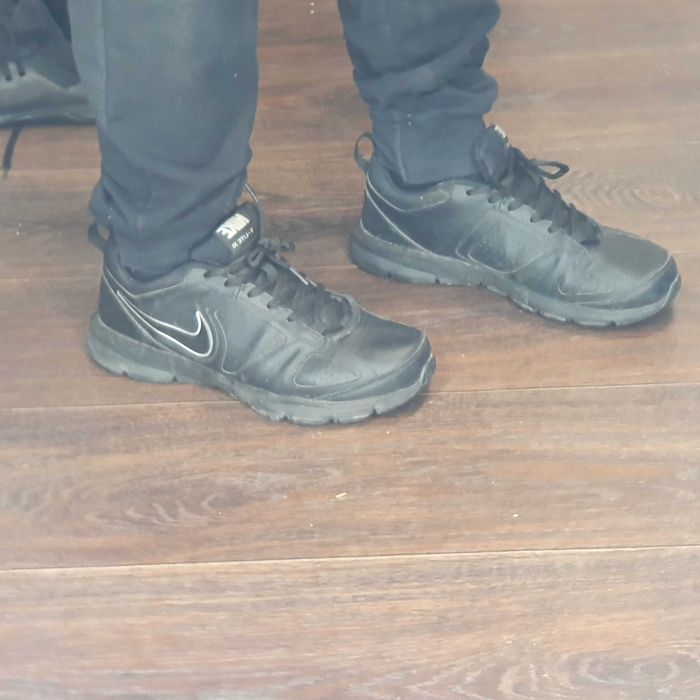 nike кросівки оригінал кожа шкіра 27,5 см