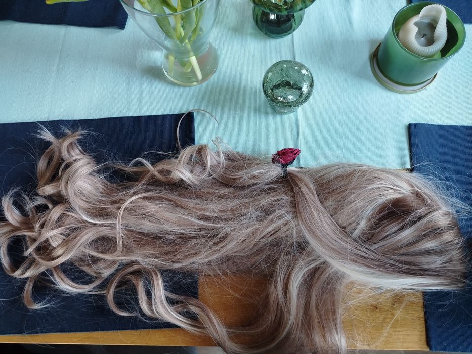 Peruka długa że stojakiem