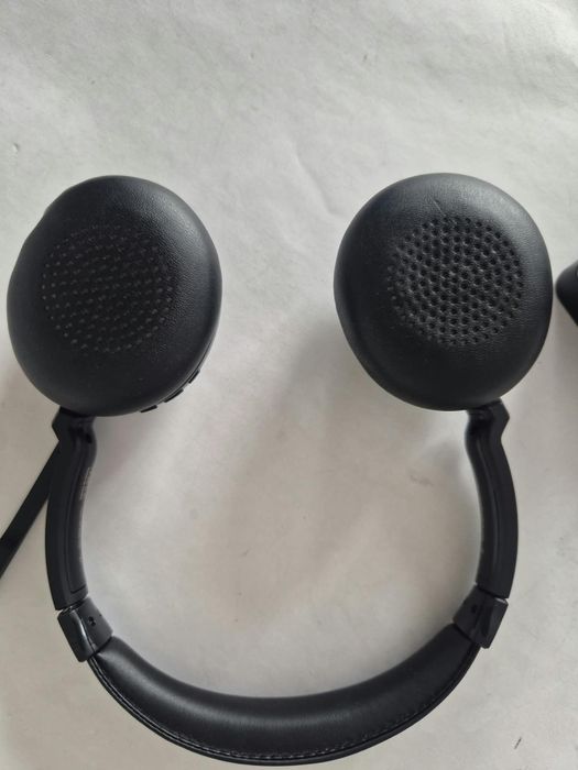 Słuchawki bezprzewodowe earbay bluetooth z mikrofonem + stacja ładująca