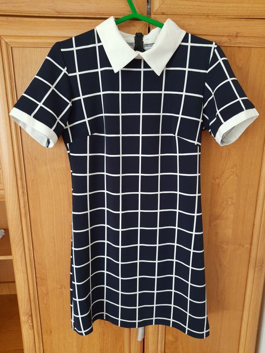 Sukienka z kołnieżykiem w kratę