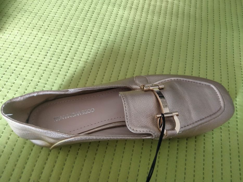Mocassim dourados Novos da Code N 36