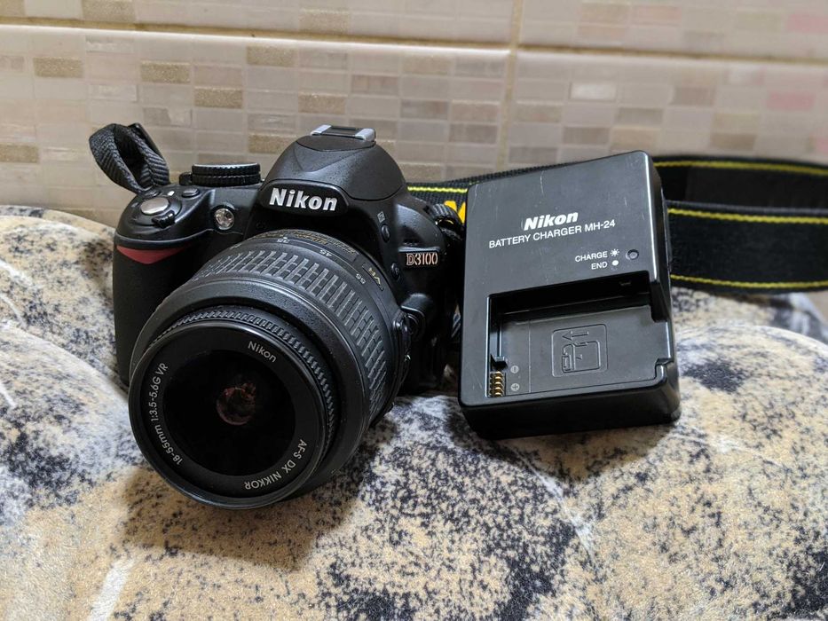 Nikon D3100 з Об'єктивом Kit 18-55
