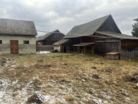 Na sprzedaż gospodarstwo w Kielcach – działka 1700 m² z domem