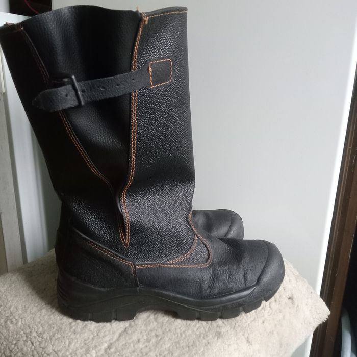 Продам рабочие сапоги.