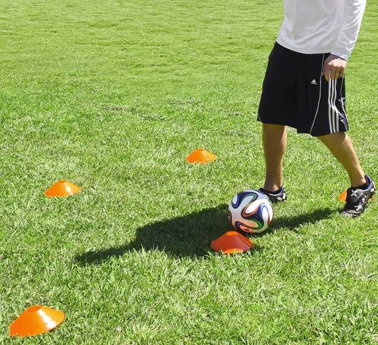 Pachołki treningowe elastyczne grzybki talerzyki piłkarskie