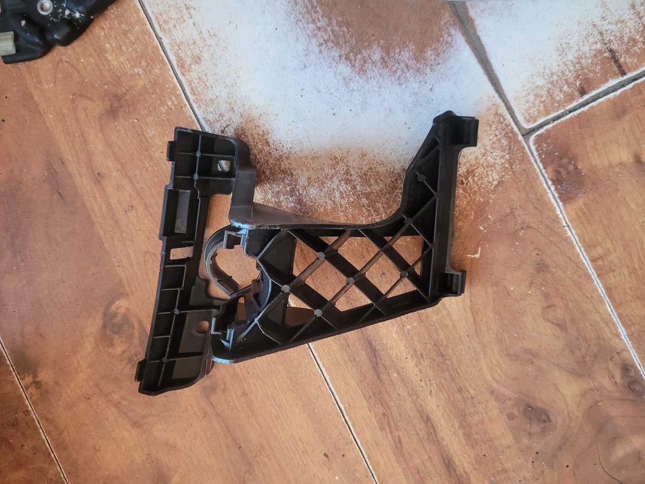 Mocowanie sprysku reflektoru VW Scharan 7N0