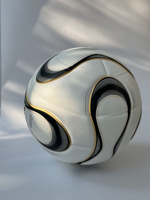 Футбольний мʼяч в кольрах Teamgeist (без написів). Розмір 5. Термошов