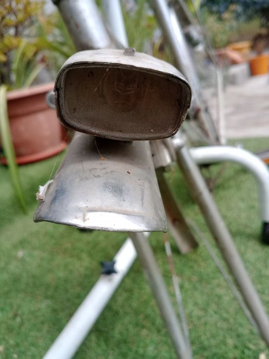 Bicicleta de ciclismo muito antiga .