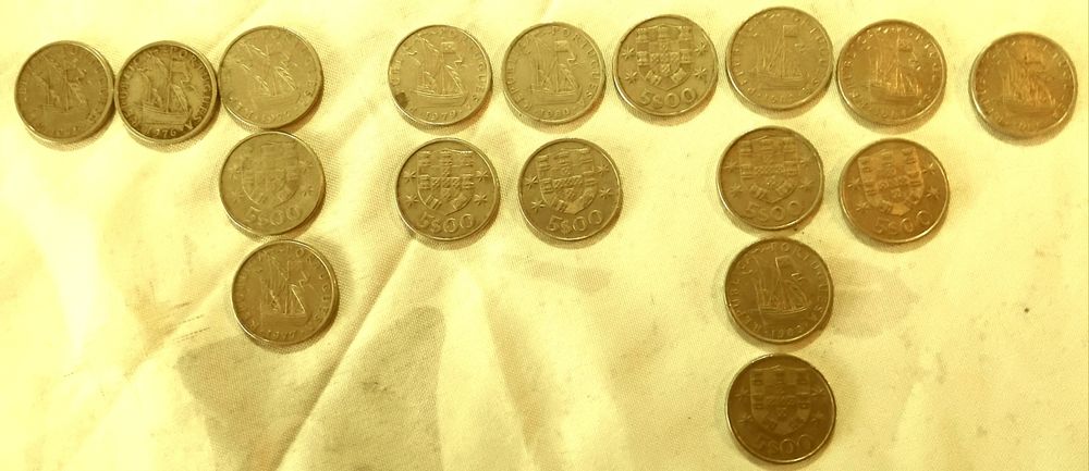 Moedas de 5$00 cupro-niquel.