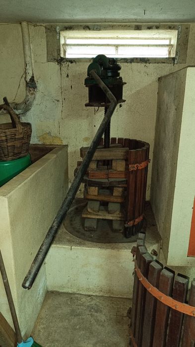 Prença das uvas completo. Pronto a funcionar