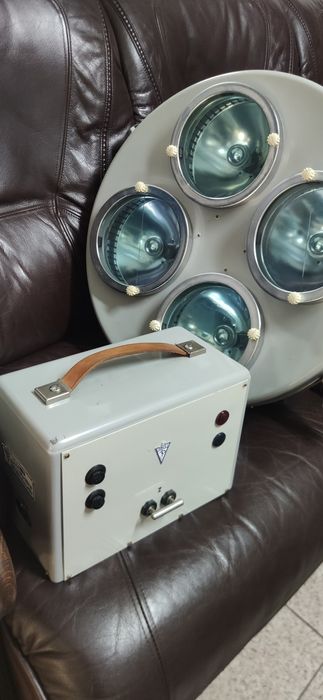 Lampa operacyjno zabiegowa Famed