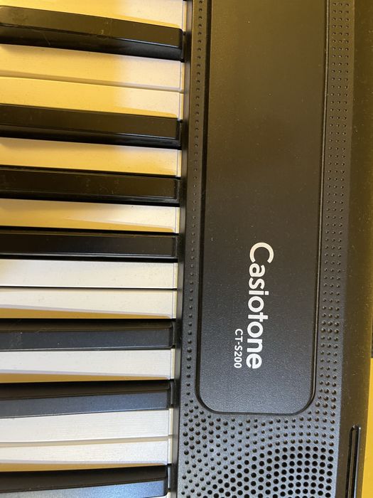 Продам синтезатор