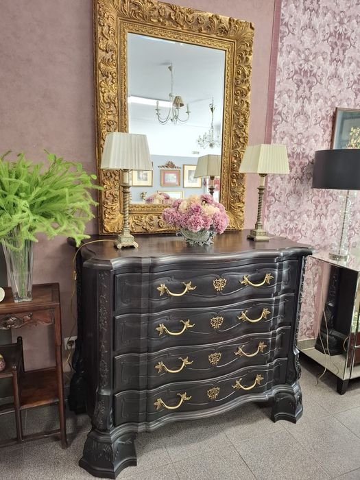 Cómoda D. José de Grande Dimensão - Elegância Clássica e Sofisticação