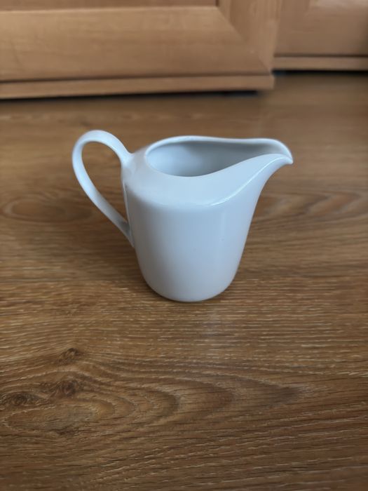 Porcelanowy mlecznik