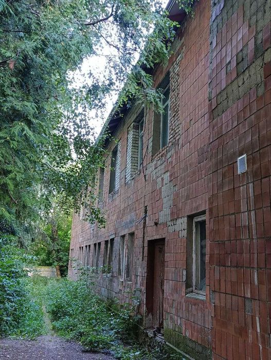 комерційне приміщення вільного призначення площею 563 кв.м.