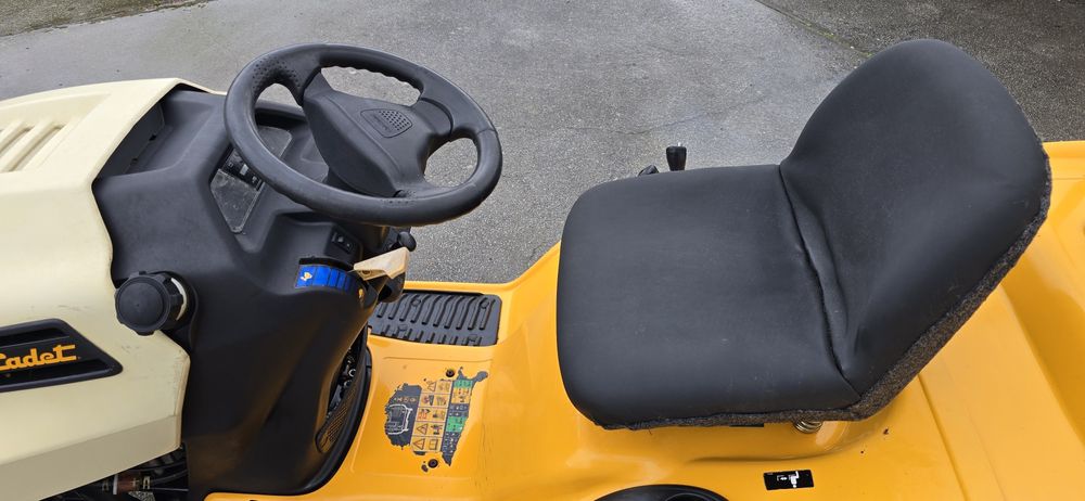 Trator Corta Relva CLUB CADET CC1019HN de 18,5HP Hidrostático