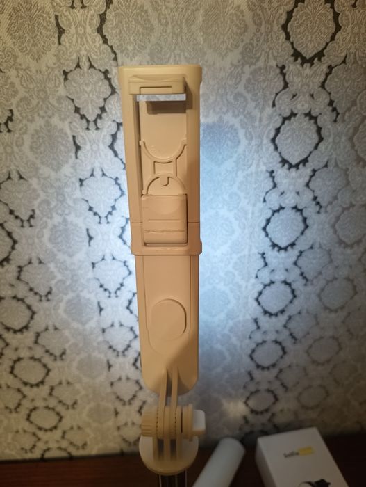 Selfie stick show light