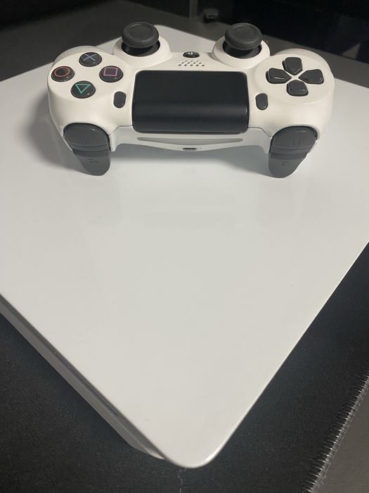PlayStation 4 Slim em ótimo estado