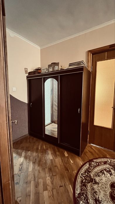 Шафа в спальню трьохдверна