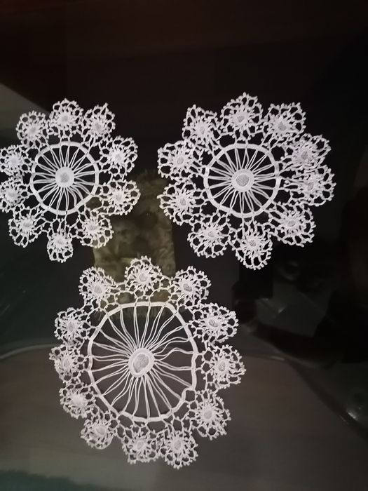 Conjuntos  de 2 /3 em crochê feito a mão , desde