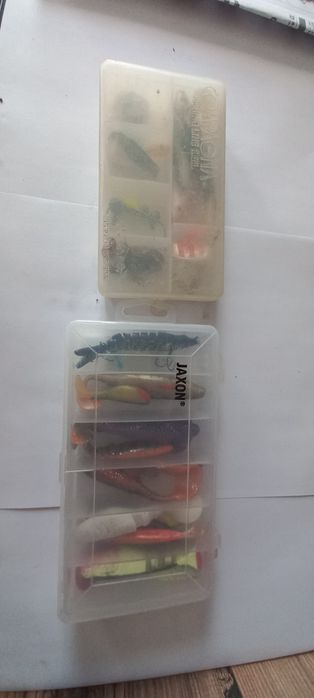 Zestaw przynęt spinningowych i pudełek