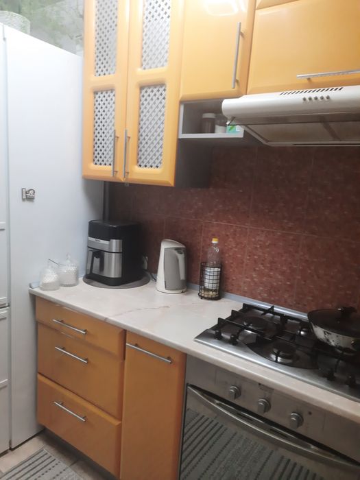 Кухня пряма 2.60 м з барною стійкою  стіл та диван кухоннийз нішею