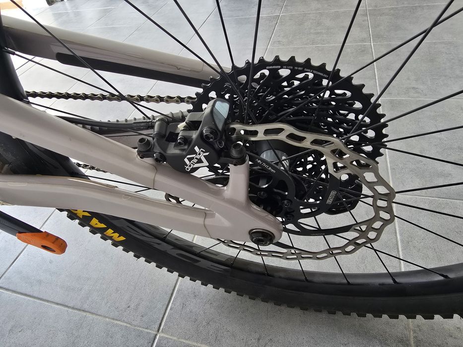 Bicicleta Enduro Santa Cruz Nomad 2023 - Excelente Condição - Garantia