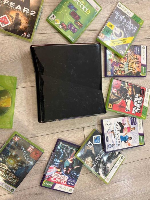 Xbox 360 Slim + Kinect + 10 ігор!
