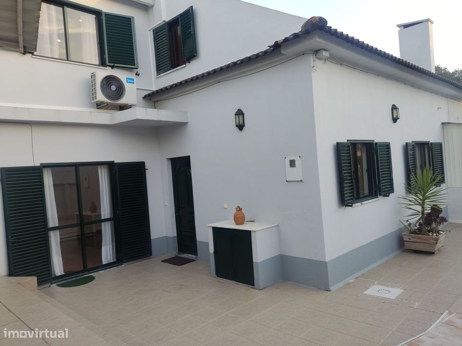 Casa Remodelada Carregado - T3