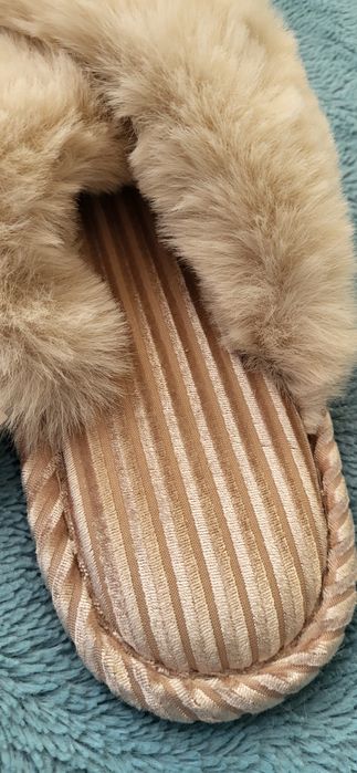 Nowe Kapcie damskie 38