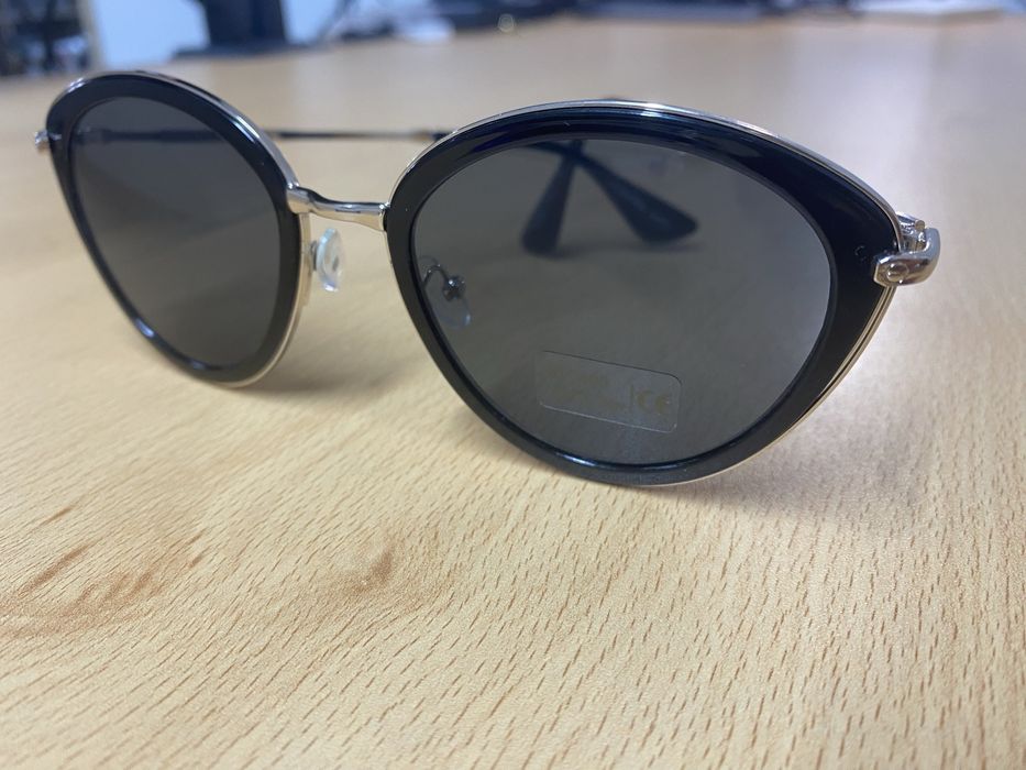 Sun glasses / óculos de sol never used