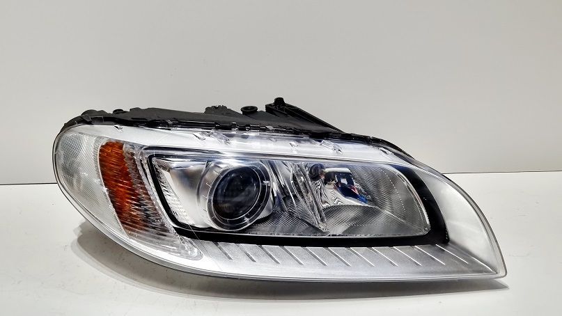 Reflektor prawy xenon Volvo V70 XC70 S80 lift europa