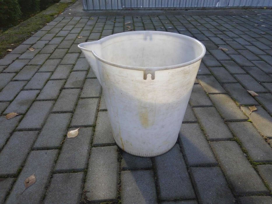 Wiadro plastikowe wiaderko białe z lejkiem dziubkiem 25l 32cm PRL