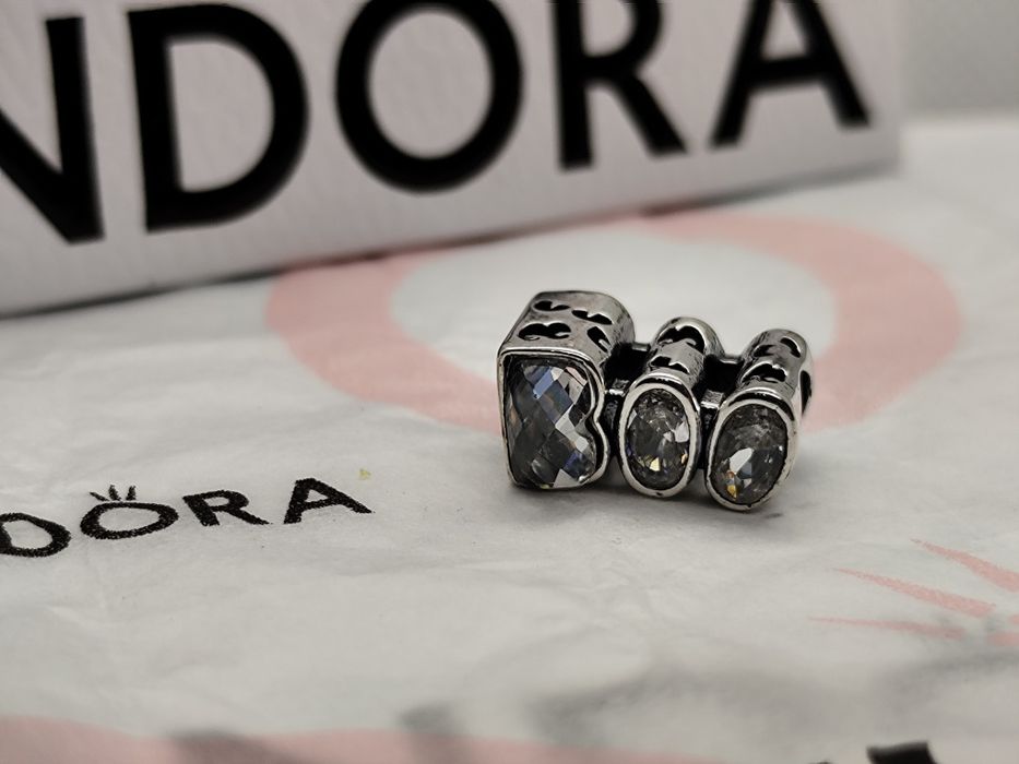 Conta boo da Pandora brilha no escuro