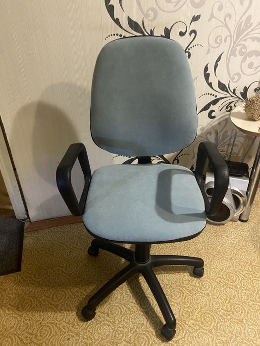 Офисное кресло б/у