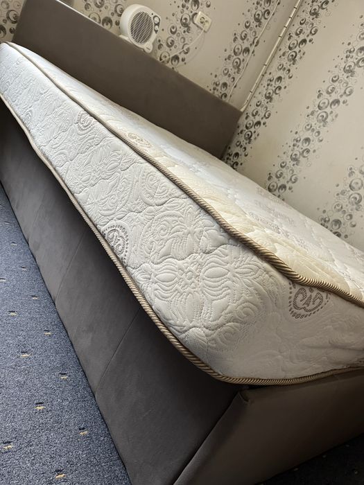 Продам матрац 1600/2000/220